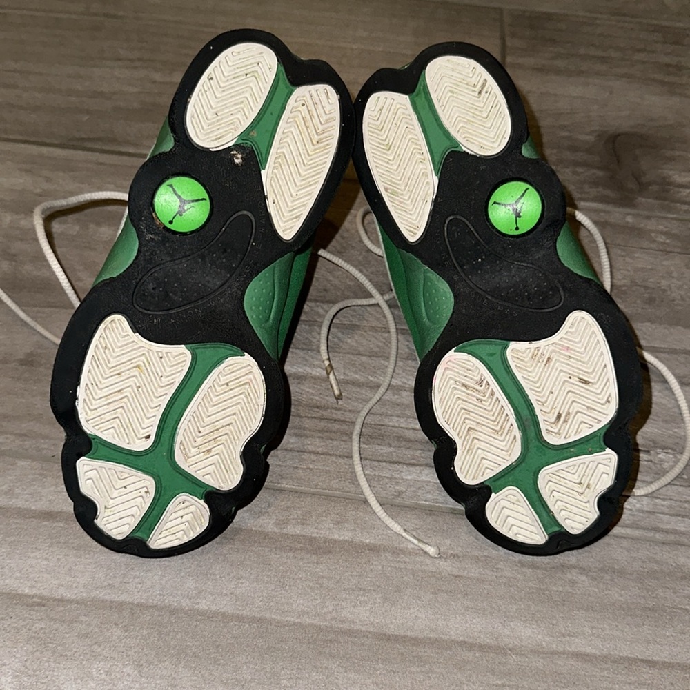 Boy Jordan 13s - Picture 4 of 7